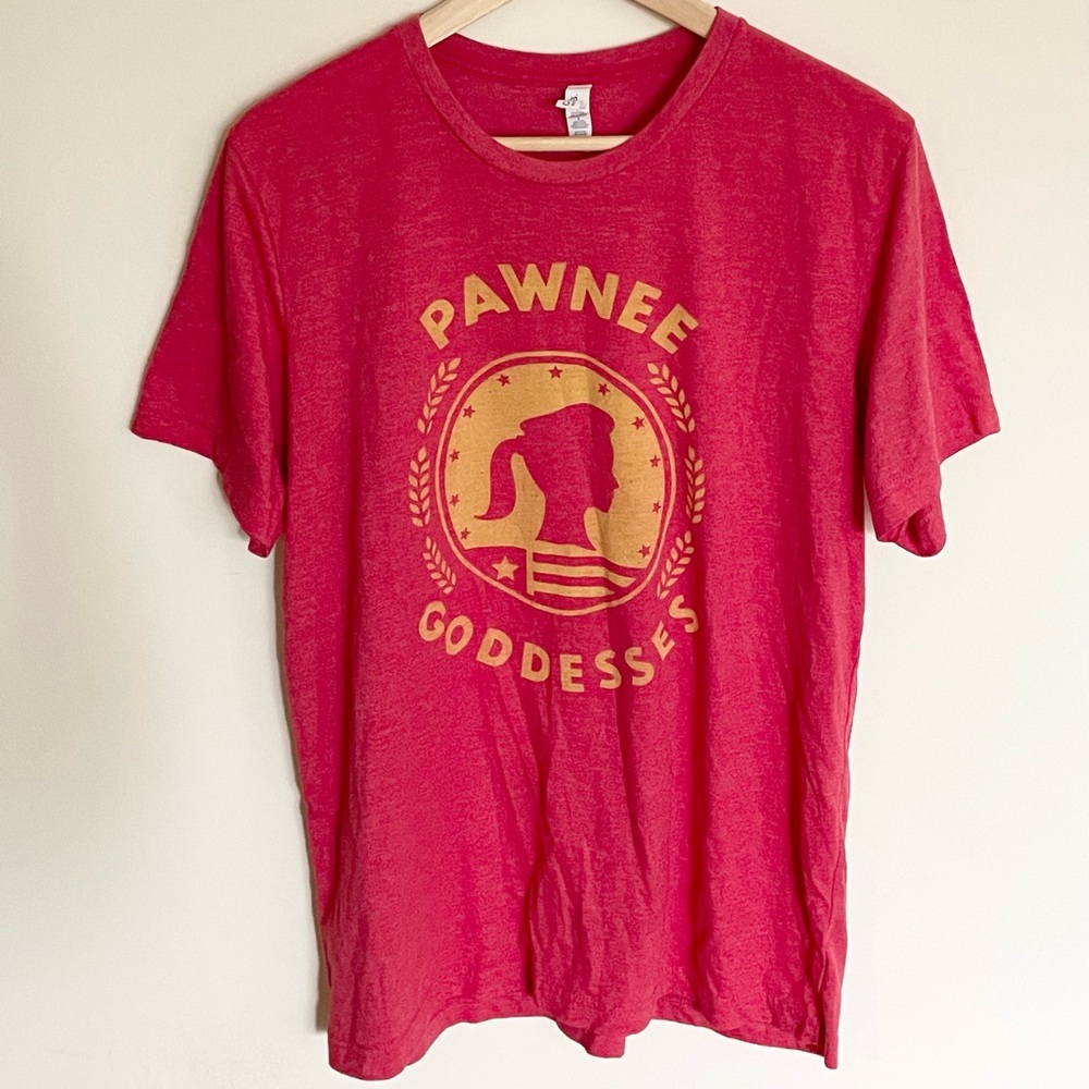 Parks And Recreation Pawnee Goddesses Logo Red T-Shirt NEW Adult Size Large NWOT